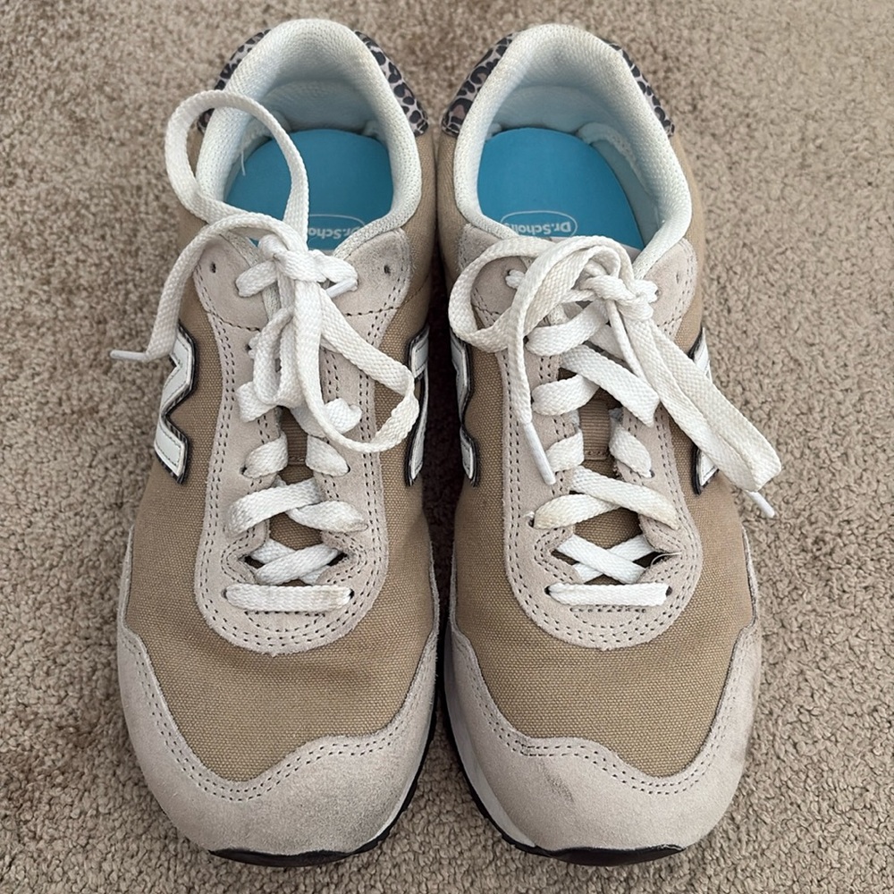 New balance women’s 8 tan tennis shoe sneakers